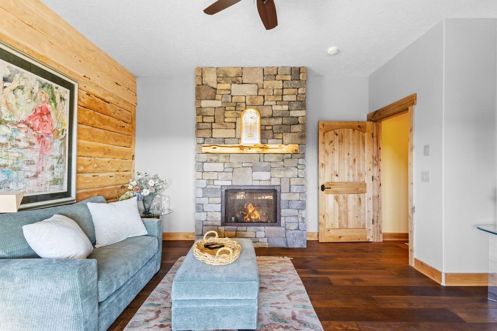 Cascade Mountain View Estate Scenic Hillside Retreat in Oregon Listed at 2.1 Million 34