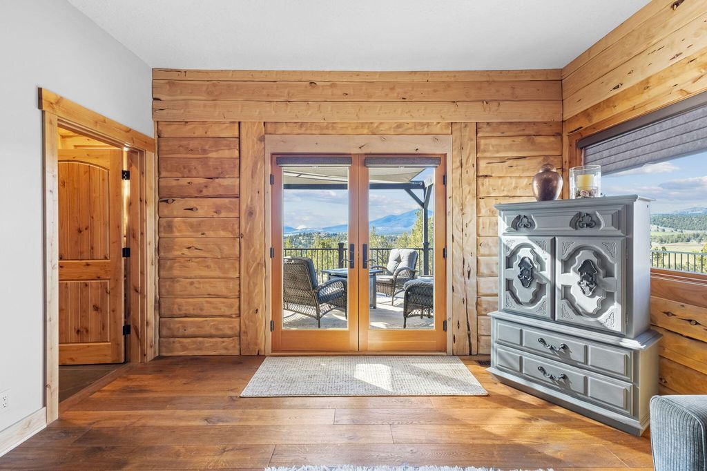Cascade Mountain View Estate Scenic Hillside Retreat in Oregon Listed at 2.1 Million 35
