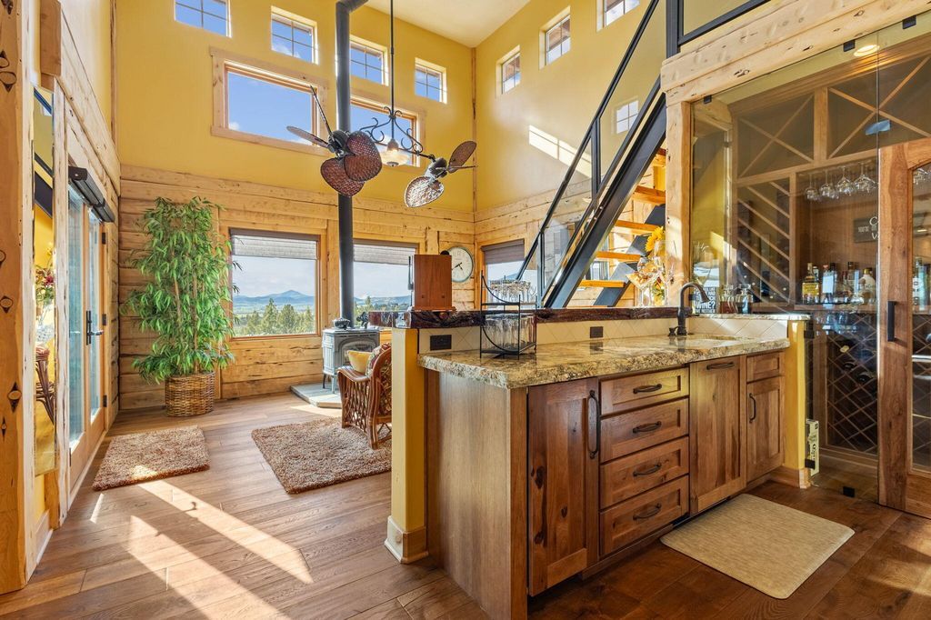 Cascade Mountain View Estate Scenic Hillside Retreat in Oregon Listed at 2.1 Million 36