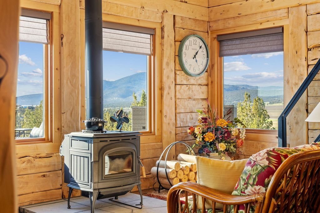 Cascade Mountain View Estate Scenic Hillside Retreat in Oregon Listed at 2.1 Million 39