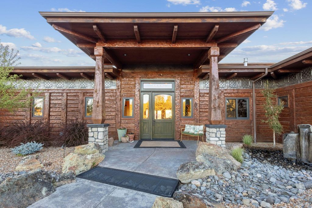 Cascade Mountain View Estate Scenic Hillside Retreat in Oregon Listed at 2.1 Million 4
