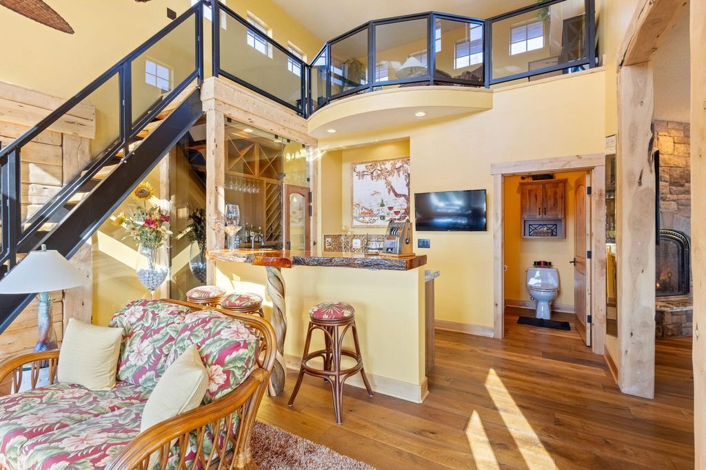 Cascade Mountain View Estate Scenic Hillside Retreat in Oregon Listed at 2.1 Million 41