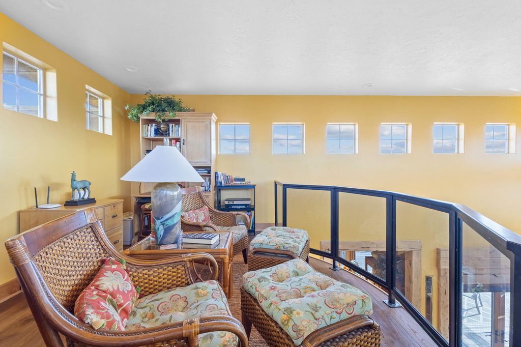 Cascade Mountain View Estate Scenic Hillside Retreat in Oregon Listed at 2.1 Million 42