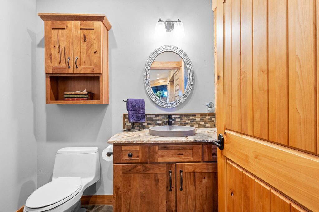 Cascade Mountain View Estate Scenic Hillside Retreat in Oregon Listed at 2.1 Million 43