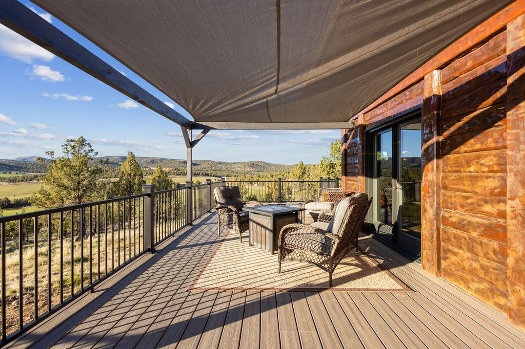 Cascade Mountain View Estate Scenic Hillside Retreat in Oregon Listed at 2.1 Million 47