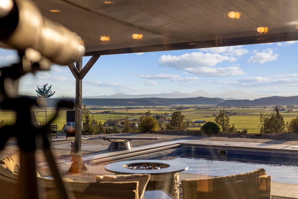 Cascade Mountain View Estate Scenic Hillside Retreat in Oregon Listed at 2.1 Million 49
