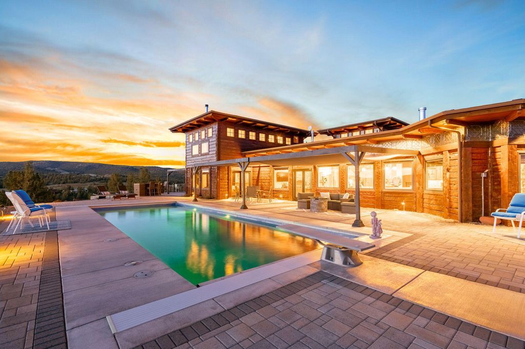 Cascade Mountain View Estate Scenic Hillside Retreat in Oregon Listed at 2.1 Million 5