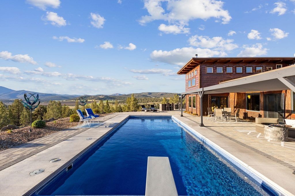 Cascade Mountain View Estate Scenic Hillside Retreat in Oregon Listed at 2.1 Million 55