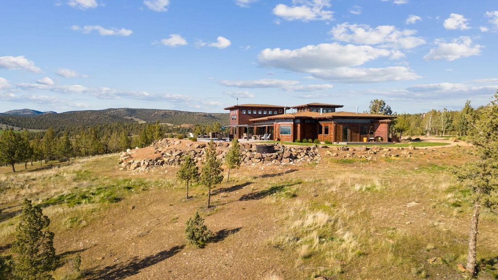Cascade Mountain View Estate Scenic Hillside Retreat in Oregon Listed at 2.1 Million 62