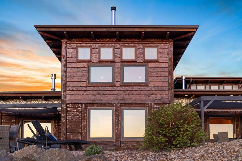Cascade Mountain View Estate Scenic Hillside Retreat in Oregon Listed at 2.1 Million 65