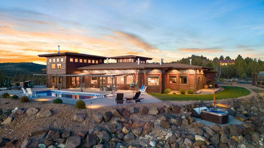 Cascade Mountain View Estate Scenic Hillside Retreat in Oregon Listed at 2.1 Million 67