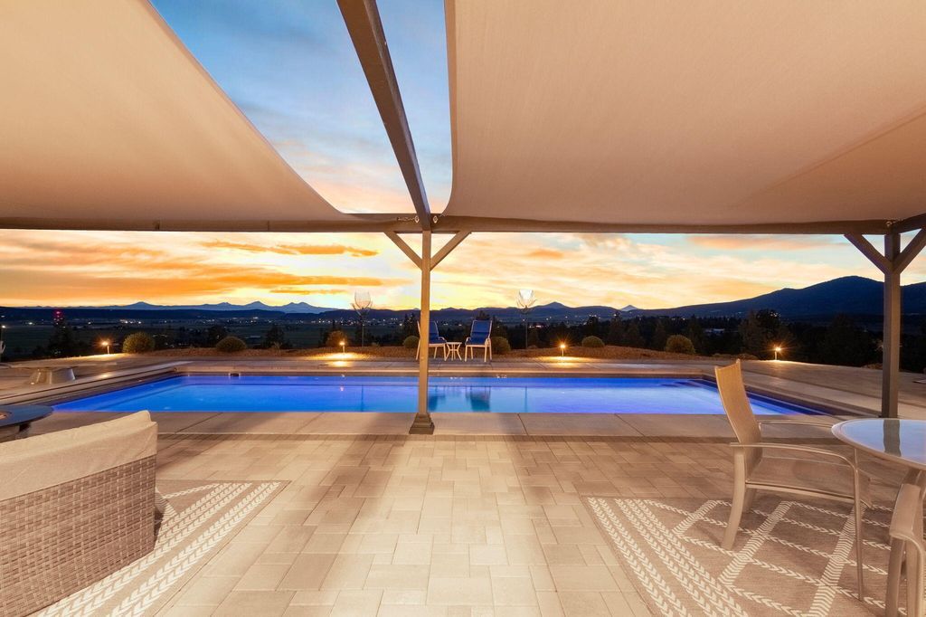Cascade Mountain View Estate Scenic Hillside Retreat in Oregon Listed at 2.1 Million 68
