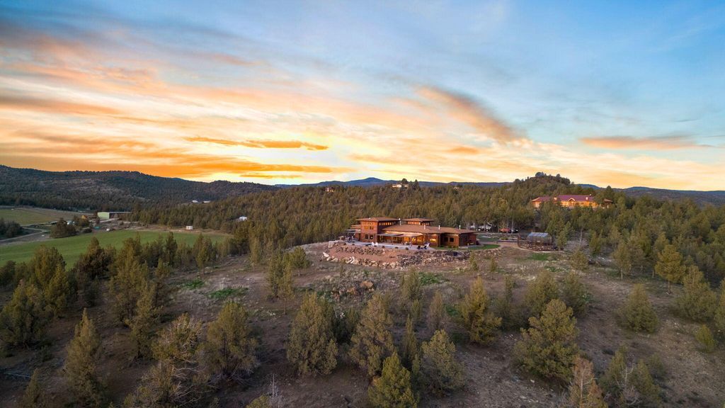 Cascade Mountain View Estate Scenic Hillside Retreat in Oregon Listed at 2.1 Million 69