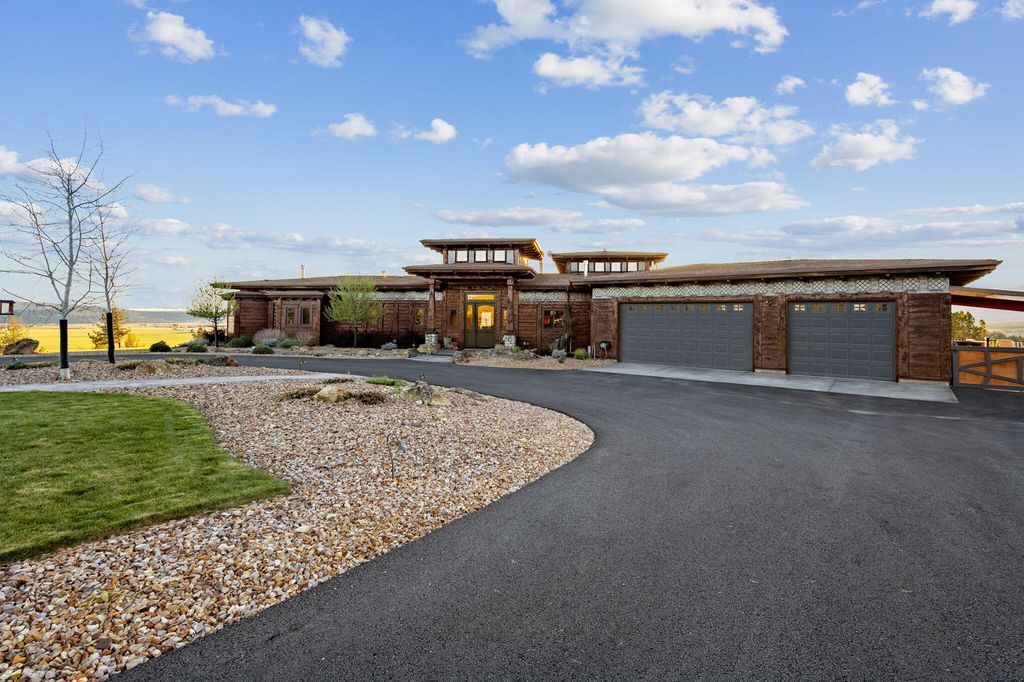 Cascade Mountain View Estate Scenic Hillside Retreat in Oregon Listed at 2.1 Million 70