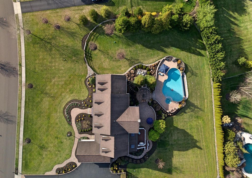 Exclusive Elegance Discover the Luxurious Lifestyle of Dutchess Farm Estates for 2380888 2