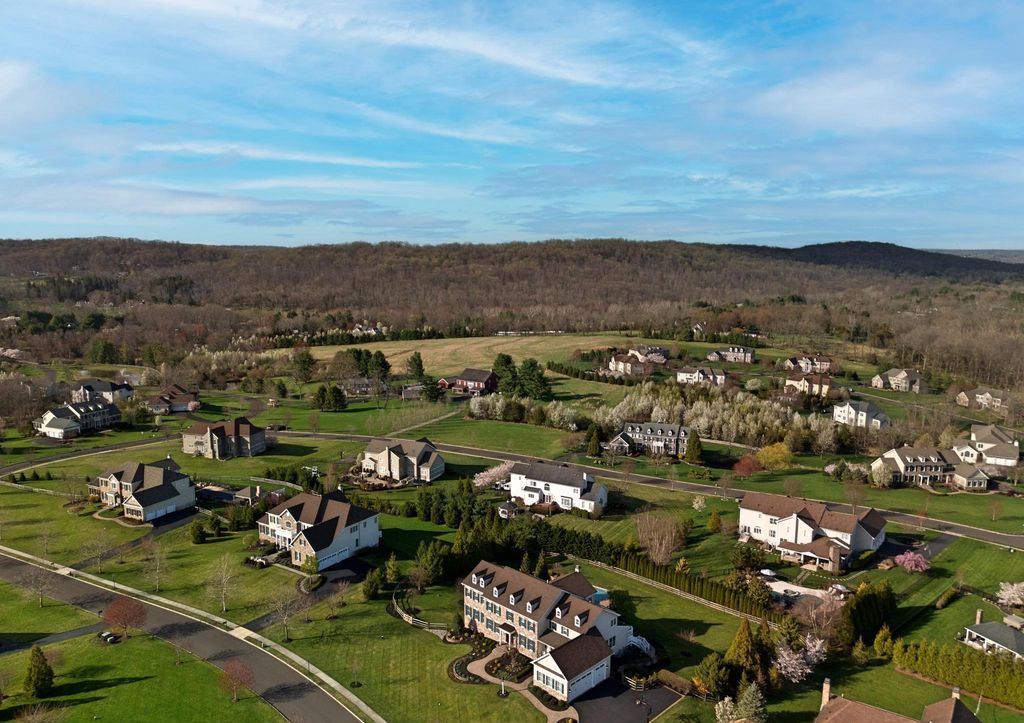 Exclusive Elegance Discover the Luxurious Lifestyle of Dutchess Farm Estates for 2380888 3