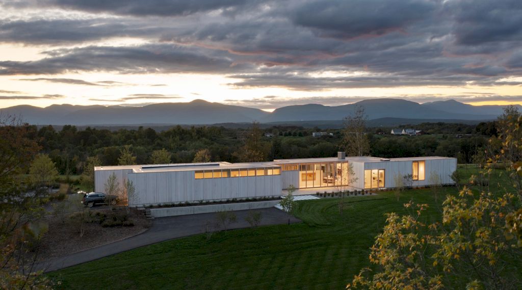 Hudson Valley Residence, Serene Retreat in Maryland by HGX