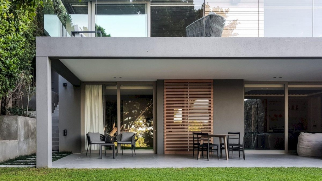 I30 House a Modern Family Home by GSQUARED Architect 4