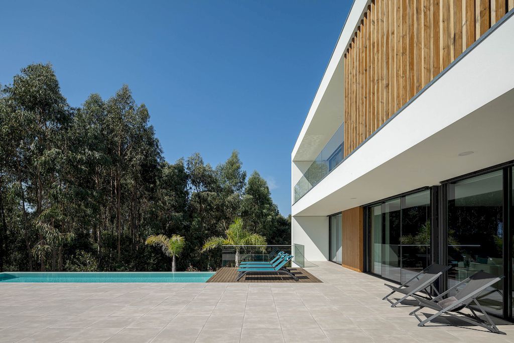 J.M.C. House by Atelier d'Arquitectura Lopes da Costa Save 18 J.M.C. House by Atelier dArquitectura Lopes da Costa Save 10
