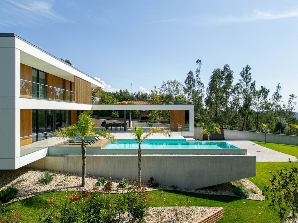 J.M.C. House by Atelier d'Arquitectura Lopes da Costa Save 24 J.M.C. House by Atelier dArquitectura Lopes da Costa Save 16