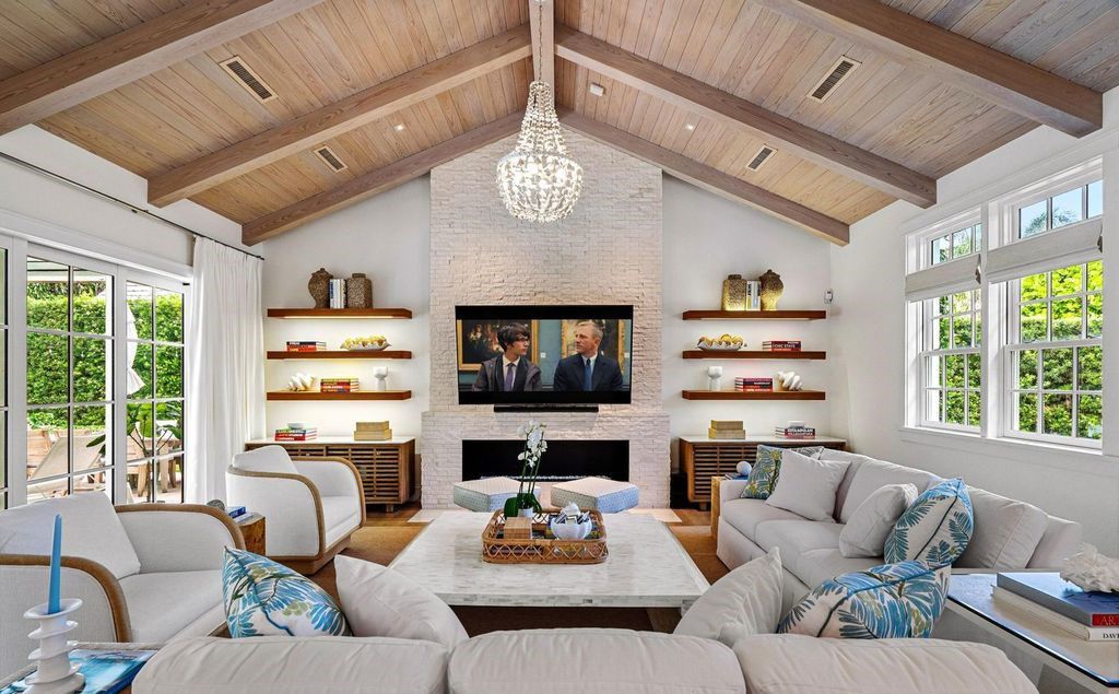 Indulge in luxurious coastal living at 156 Seagate, a meticulously designed haven nestled on Palm Beach Island's coveted North End.
