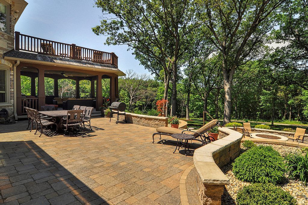 Luxurious Country Retreat Discover Serenity in Marseilles Illinois for 3.5 Million 11