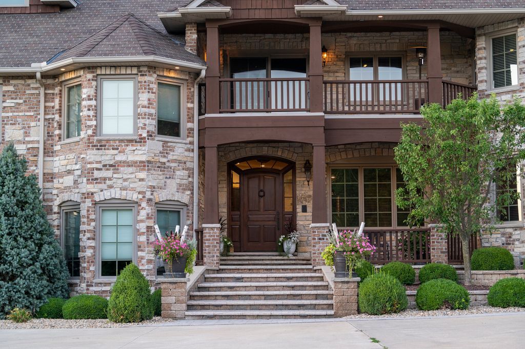 Luxurious Country Retreat Discover Serenity in Marseilles Illinois for 3.5 Million 17