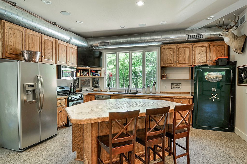 Luxurious Country Retreat Discover Serenity in Marseilles Illinois for 3.5 Million 32
