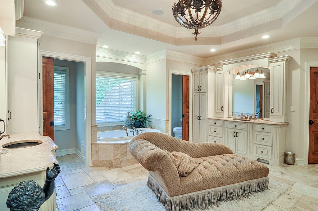 Luxurious Country Retreat Discover Serenity in Marseilles Illinois for 3.5 Million 46