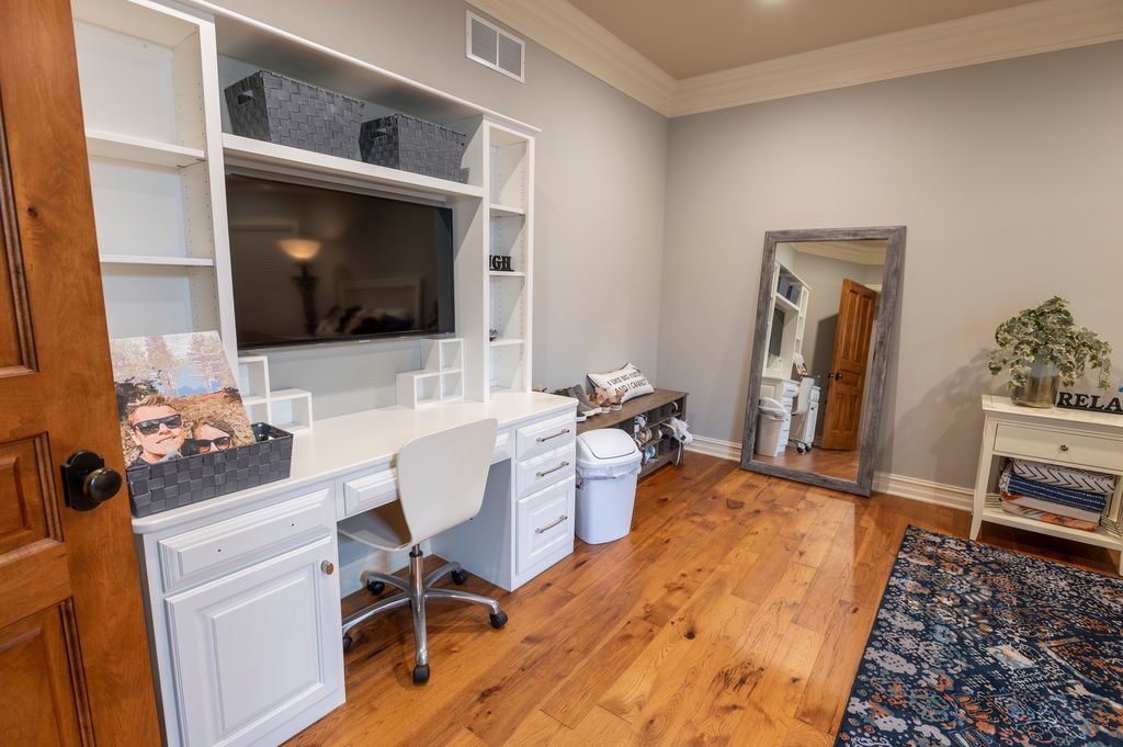 Luxurious Country Retreat Discover Serenity in Marseilles Illinois for 3.5 Million 57
