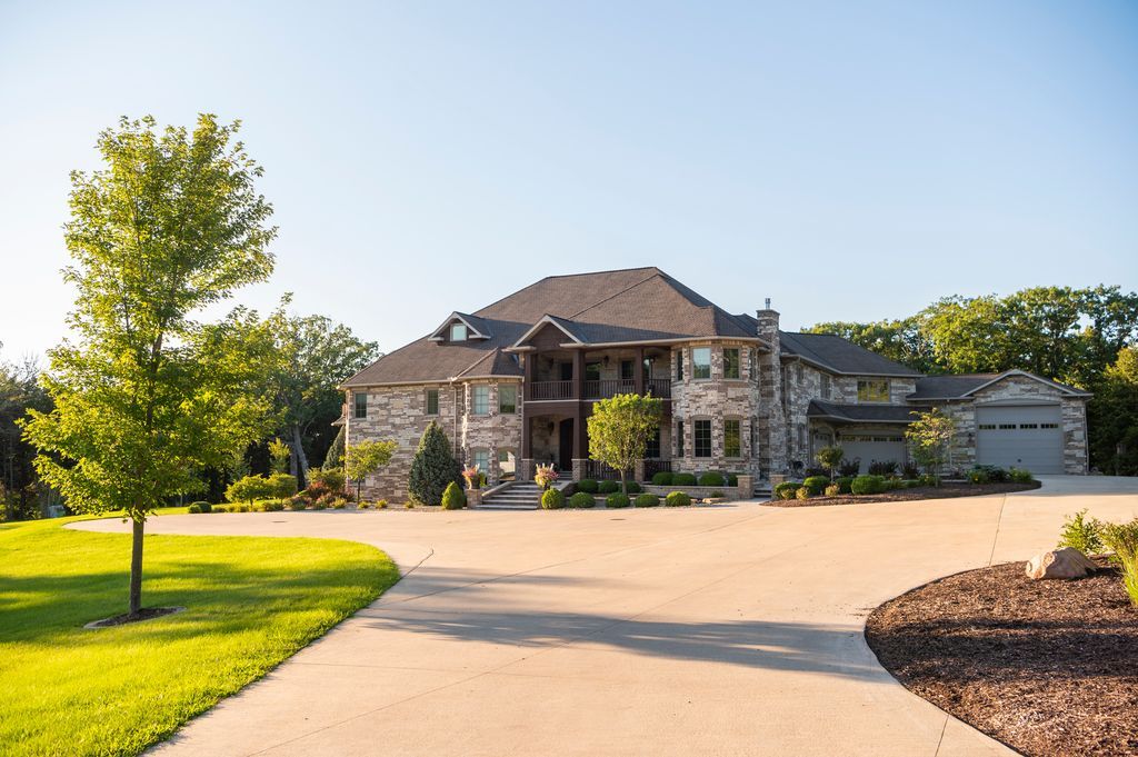 Luxurious Country Retreat Discover Serenity in Marseilles Illinois for 3.5 Million 60