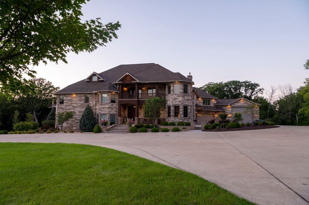 Luxurious Country Retreat Discover Serenity in Marseilles Illinois for 3.5 Million 61