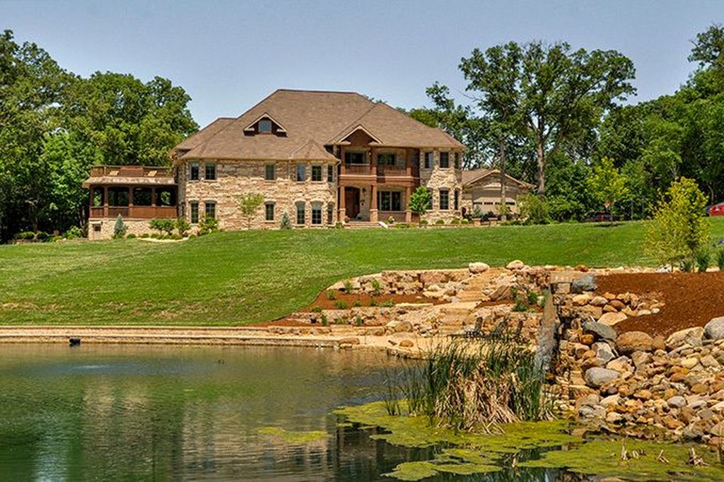 Luxurious Country Retreat Discover Serenity in Marseilles Illinois for 3.5 Million 73