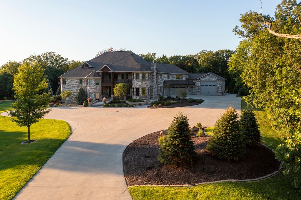 Luxurious Country Retreat Discover Serenity in Marseilles Illinois for 3.5 Million 74