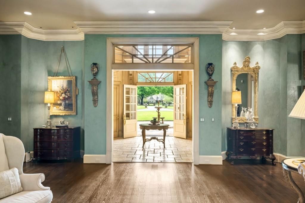 Luxurious Lakeside Living A Stunning Stephan Fuller Masterpiece in Georgia Listed at 7.95 Million 11