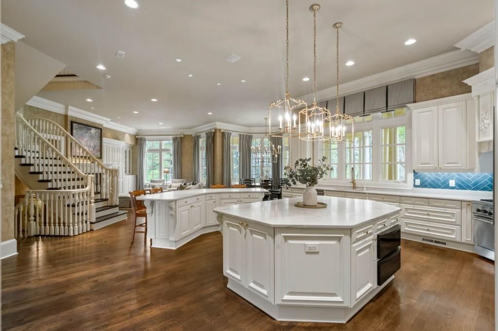 Luxurious Lakeside Living A Stunning Stephan Fuller Masterpiece in Georgia Listed at 7.95 Million 13