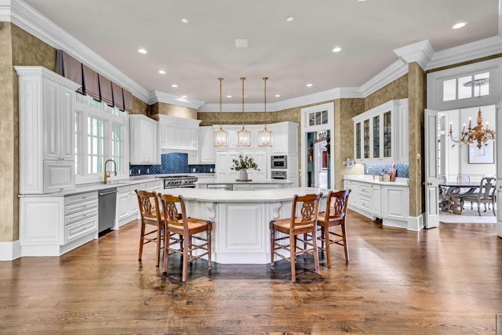 Luxurious Lakeside Living A Stunning Stephan Fuller Masterpiece in Georgia Listed at 7.95 Million 14