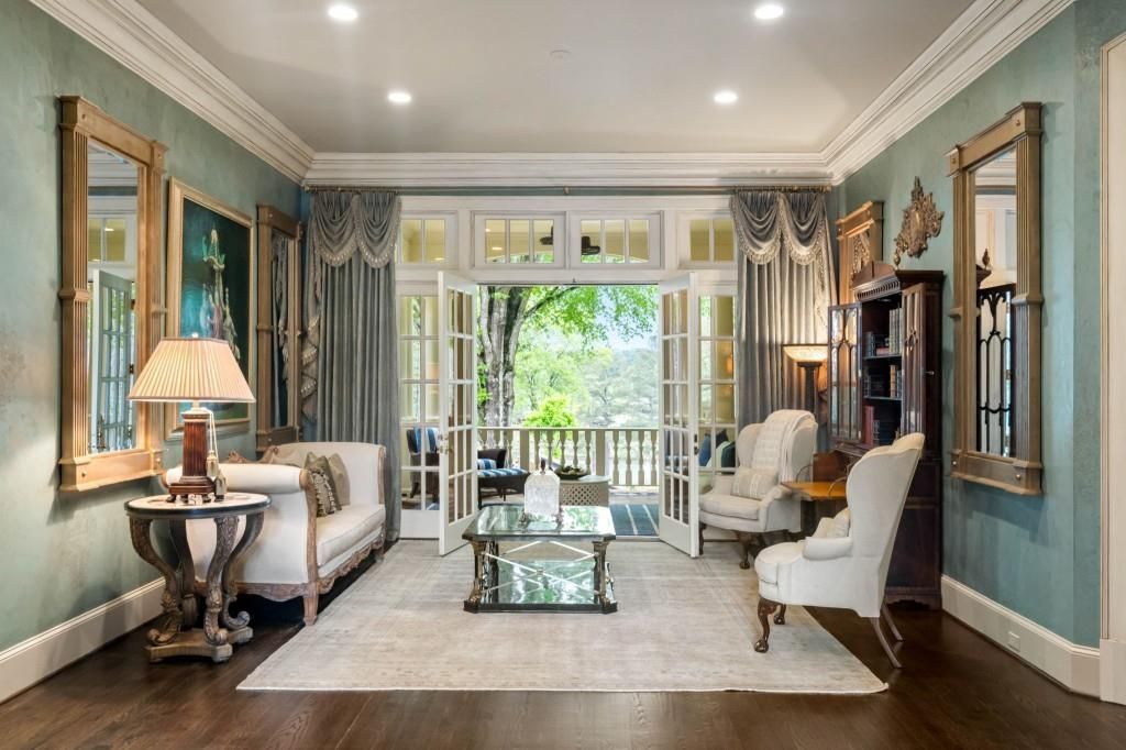 Luxurious Lakeside Living A Stunning Stephan Fuller Masterpiece in Georgia Listed at 7.95 Million 23