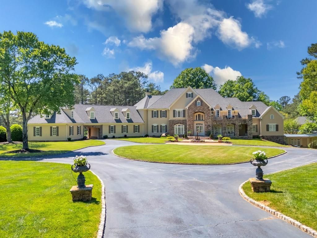 Luxurious Lakeside Living A Stunning Stephan Fuller Masterpiece in Georgia Listed at 7.95 Million 3