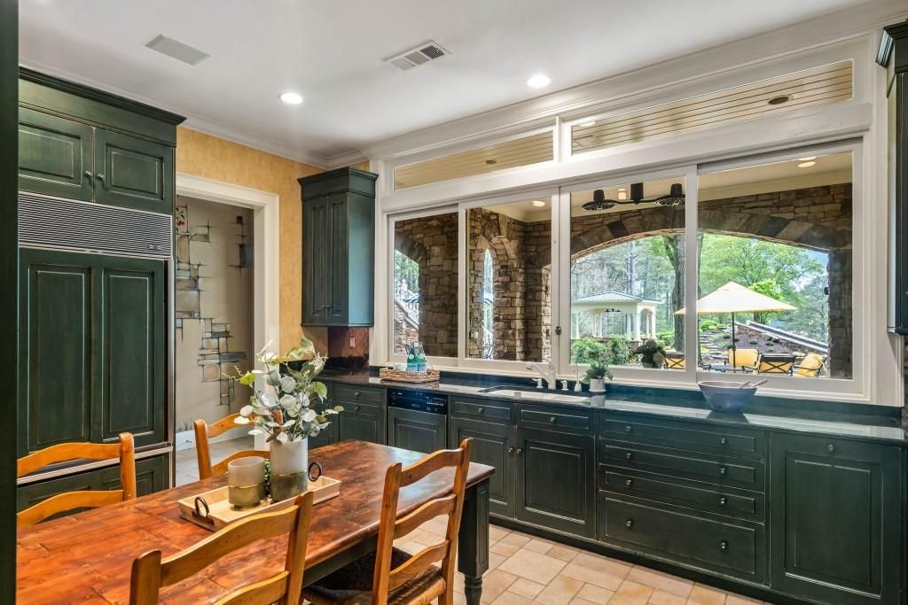 Luxurious Lakeside Living A Stunning Stephan Fuller Masterpiece in Georgia Listed at 7.95 Million 41