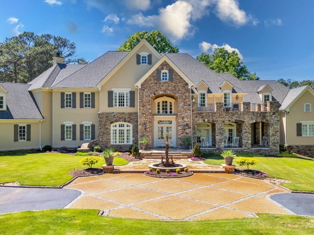 Luxurious Lakeside Living A Stunning Stephan Fuller Masterpiece in Georgia Listed at 7.95 Million 5