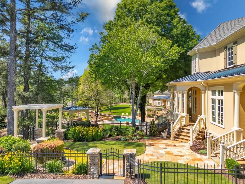 Luxurious Lakeside Living A Stunning Stephan Fuller Masterpiece in Georgia Listed at 7.95 Million 51