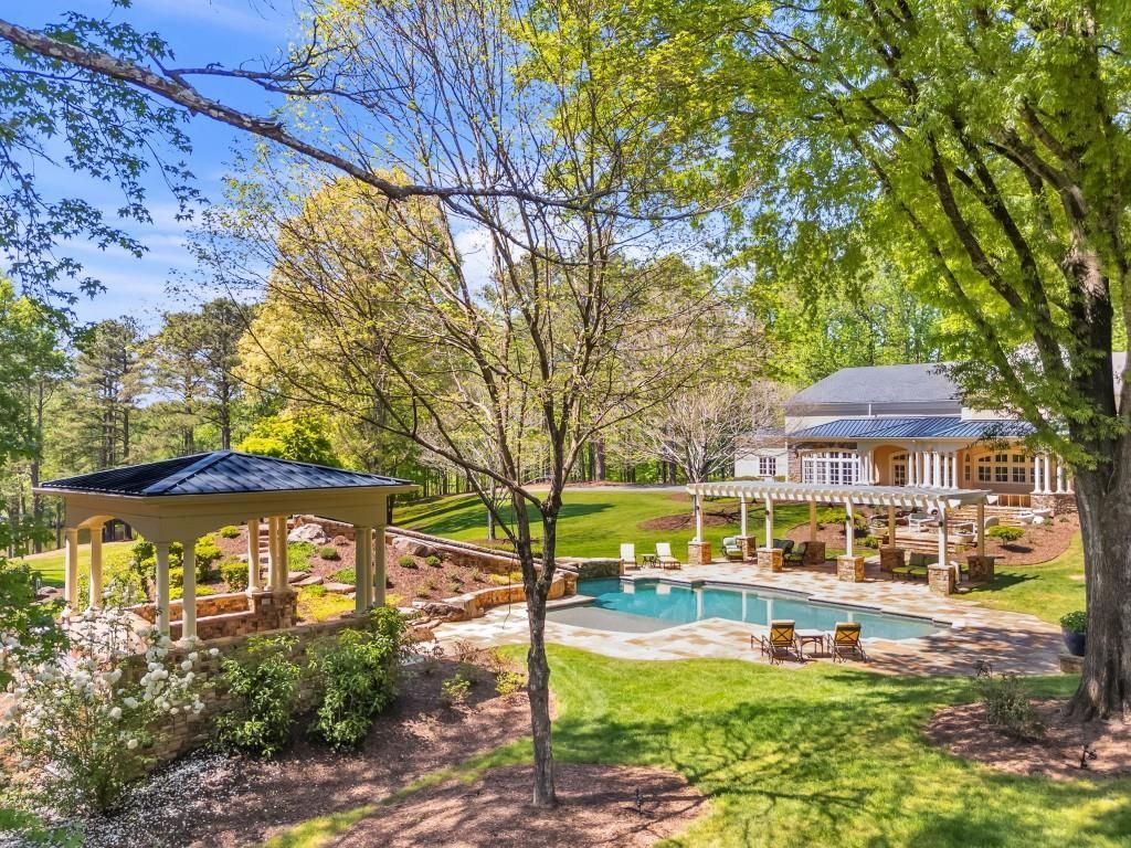 Luxurious Lakeside Living A Stunning Stephan Fuller Masterpiece in Georgia Listed at 7.95 Million 52