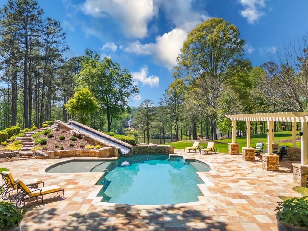 Luxurious Lakeside Living A Stunning Stephan Fuller Masterpiece in Georgia Listed at 7.95 Million 54