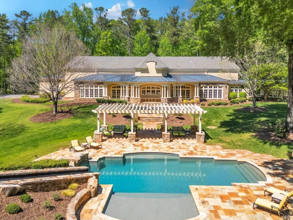 Luxurious Lakeside Living A Stunning Stephan Fuller Masterpiece in Georgia Listed at 7.95 Million 55