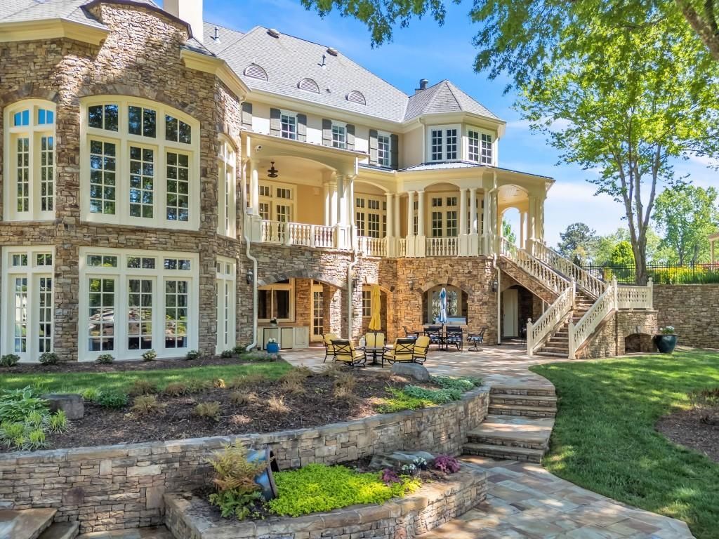 Luxurious Lakeside Living A Stunning Stephan Fuller Masterpiece in Georgia Listed at 7.95 Million 57