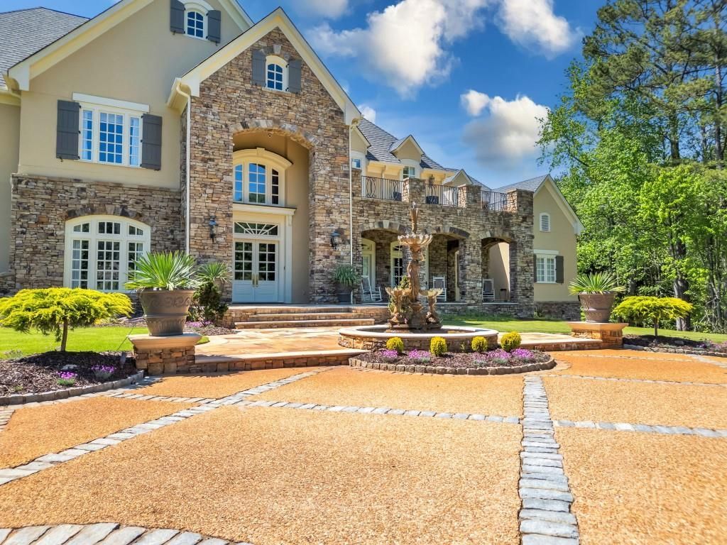 Luxurious Lakeside Living A Stunning Stephan Fuller Masterpiece in Georgia Listed at 7.95 Million 6