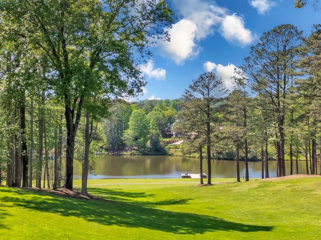 Luxurious Lakeside Living A Stunning Stephan Fuller Masterpiece in Georgia Listed at 7.95 Million 65