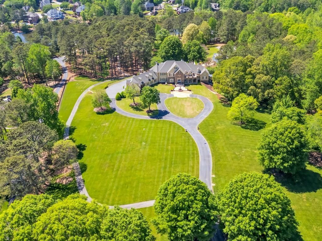 Luxurious Lakeside Living A Stunning Stephan Fuller Masterpiece in Georgia Listed at 7.95 Million 66