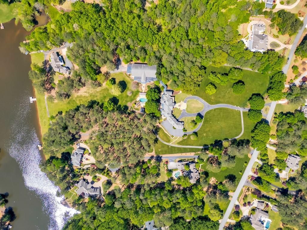 Luxurious Lakeside Living A Stunning Stephan Fuller Masterpiece in Georgia Listed at 7.95 Million 68